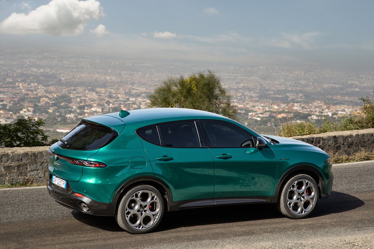 Galleria foto 'Alfa Romeo Tonale vs Cupra Formentor, Sfida tra SUV rivali!' - foto 2