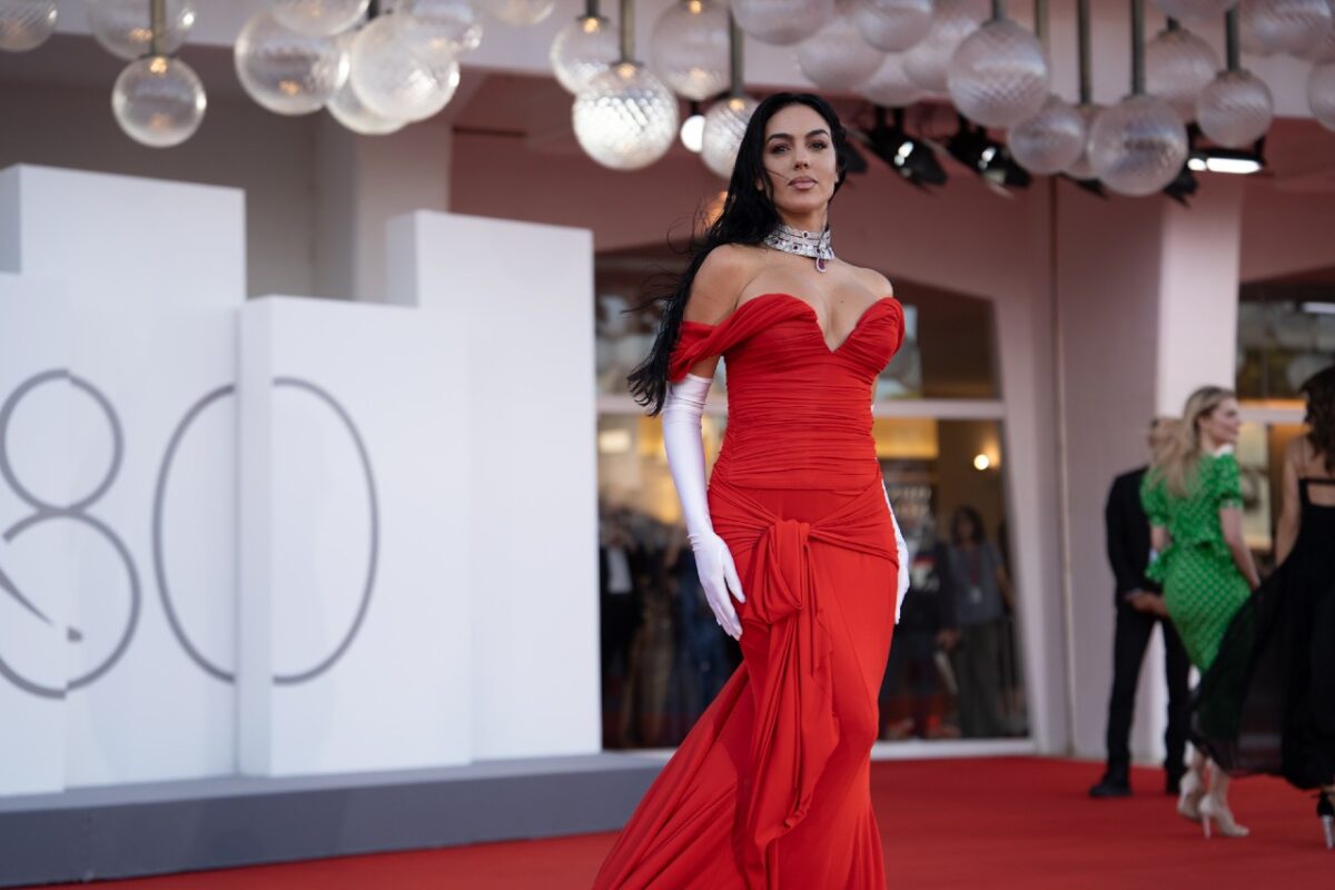 Galleria foto 'Georgina Rodriguez, lusso esagerato a Venezia 80: Jet privato, look esclusivi e una pioggia di Diamanti!' - foto 2