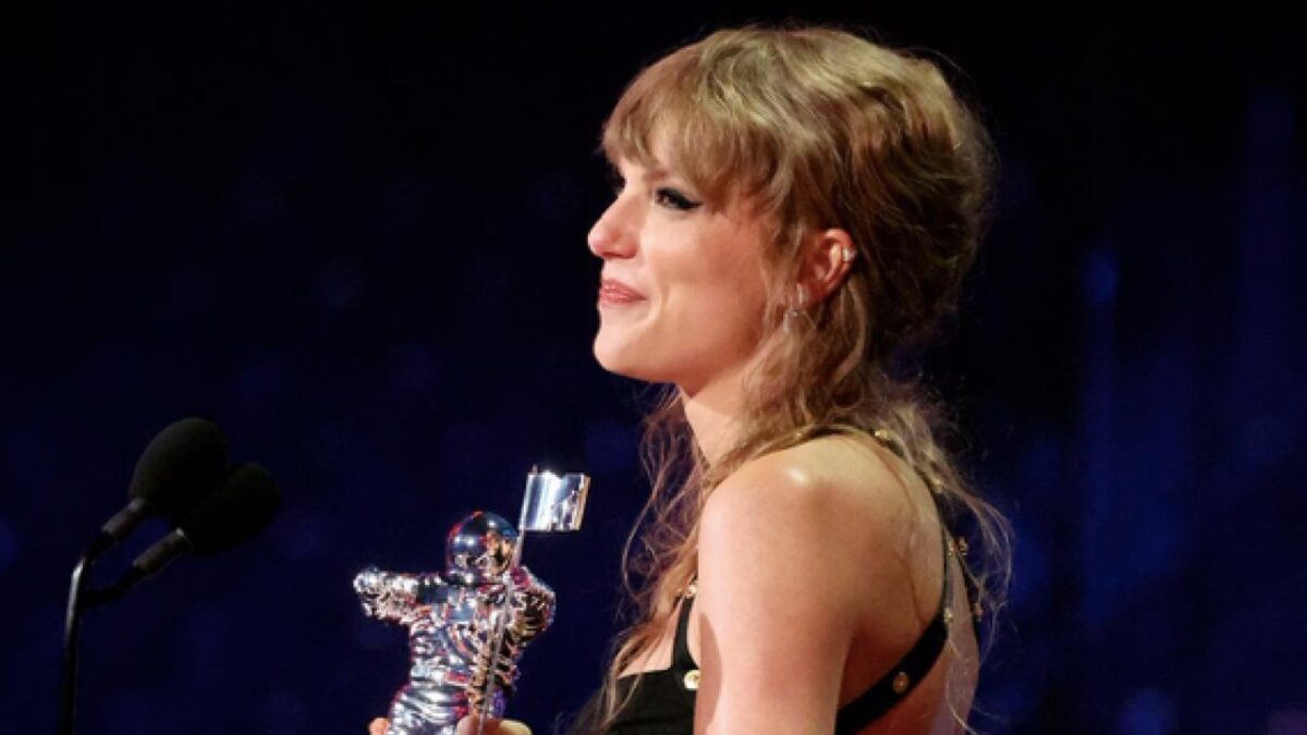 Taylor Swift scrive la Storia agli MTV Video Music Awards e ammicca a Damiano David