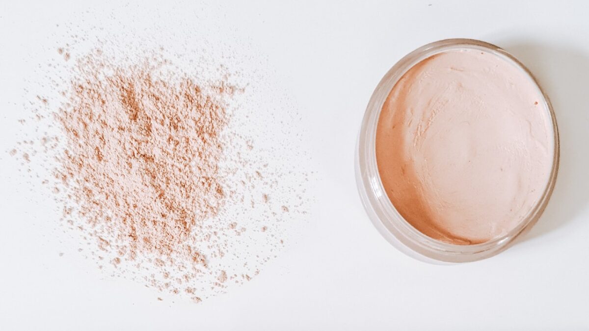 Cipria Trasparente, a cosa serve e come utilizzarla per un make up impeccabile