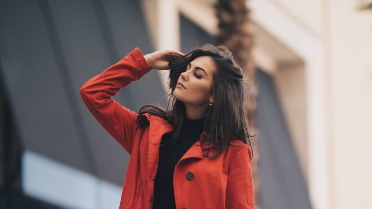 Svelato il colore più trendy dell’autunno 2023. Non te lo aspetteresti mai ma è proprio il…