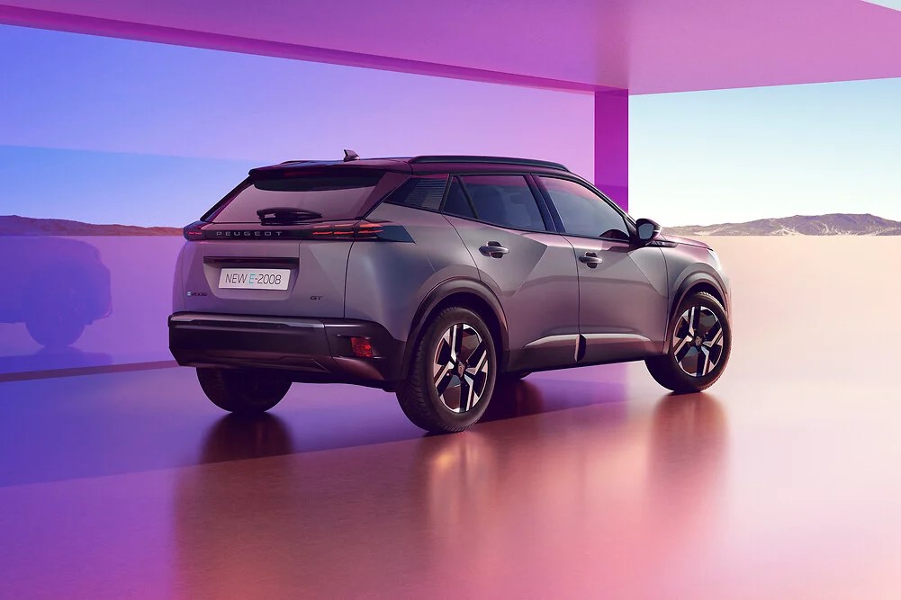 Galleria foto 'DS 3 vs Peugeot 2008, la Sfida dei Crossover più Trendy' - foto 1