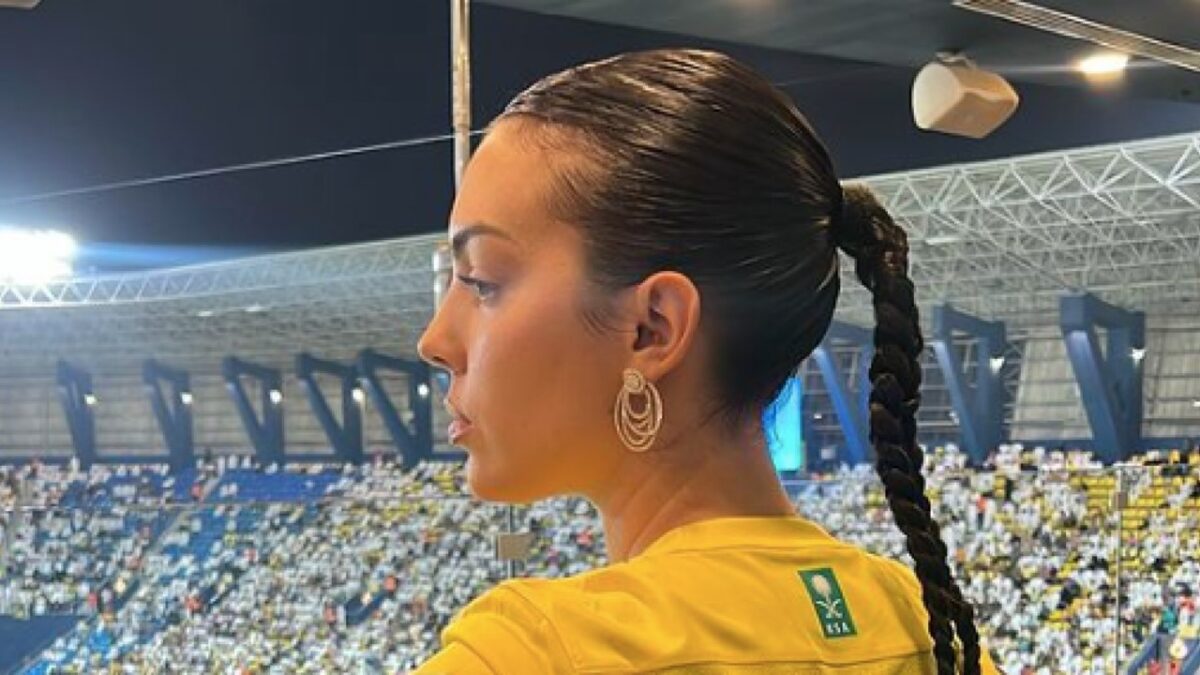 Georgina Rodriguez troppo sexy allo stadio per Ronaldo: Arabi furiosi, costretta a nascondersi