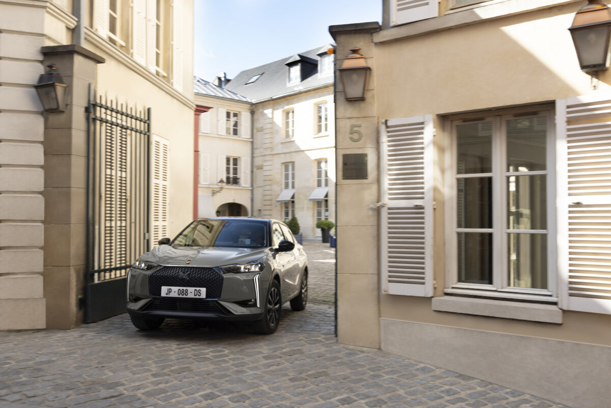 Galleria foto 'Lexus LBX vs DS 3: Crossover Chic in Sfida!' - foto 1