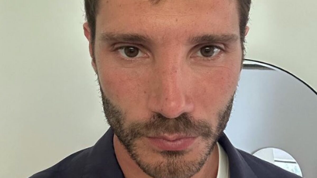 Stefano De Martino tradito dagli amici nel giorno del suo Compleanno: cosa è successo