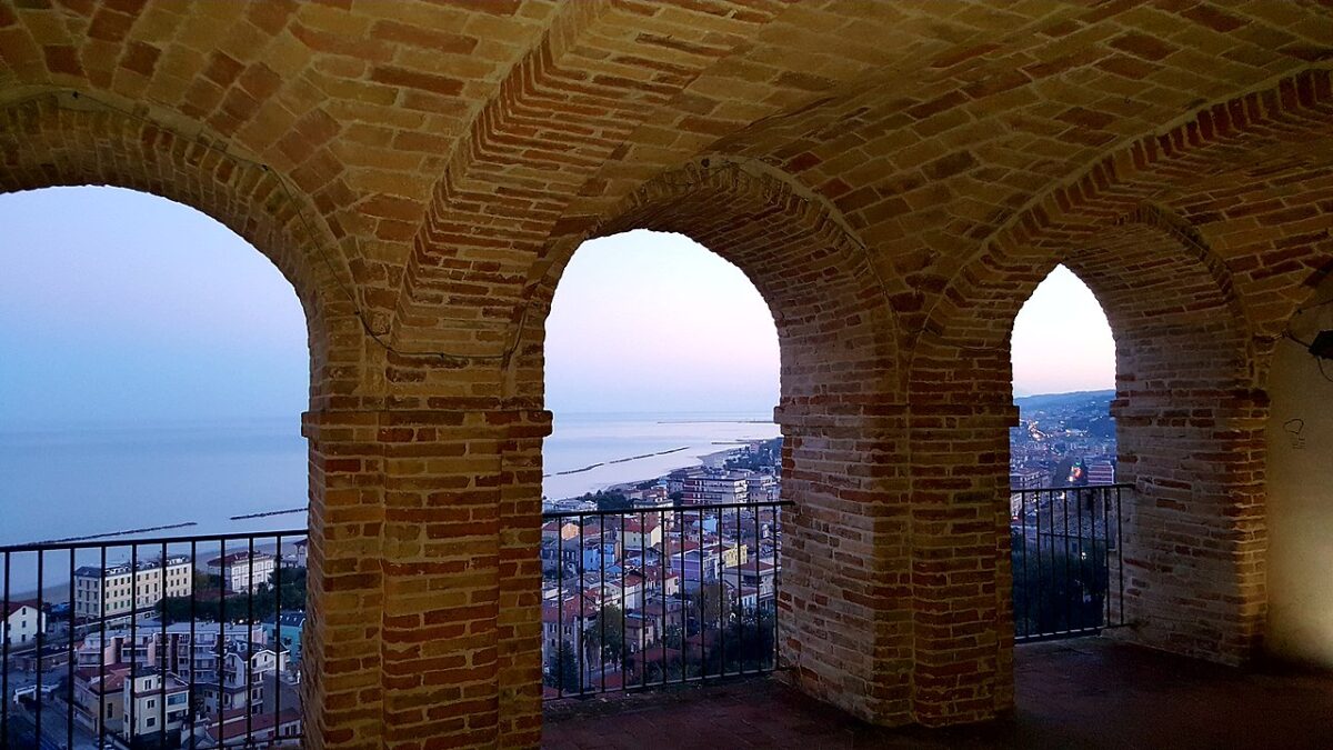 È il Borgo più bello della Costa marchigiana. Un vero incanto!