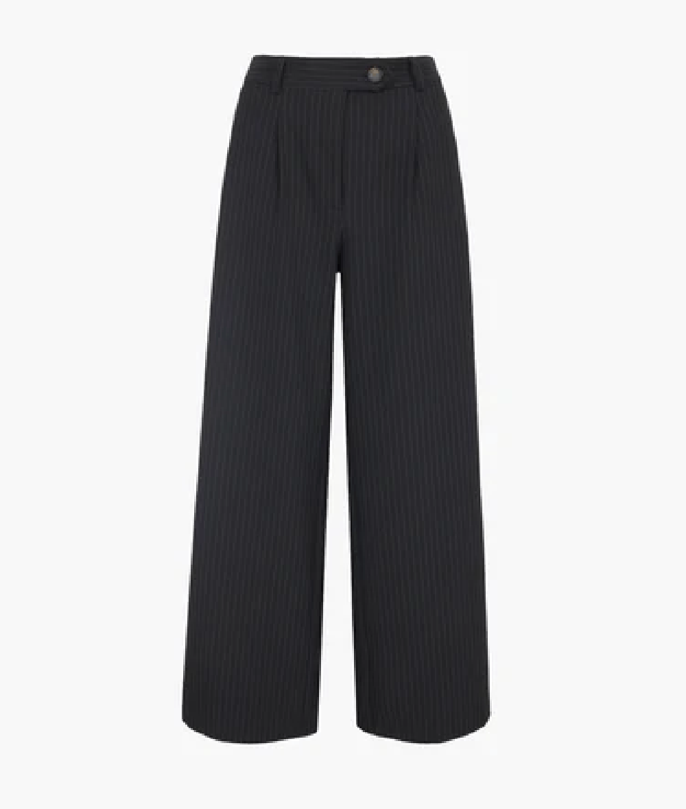 Galleria foto 'I pantaloni a palazzo sono sempre una certezza. Ecco le proposte su cui puntare ora…' - foto 10