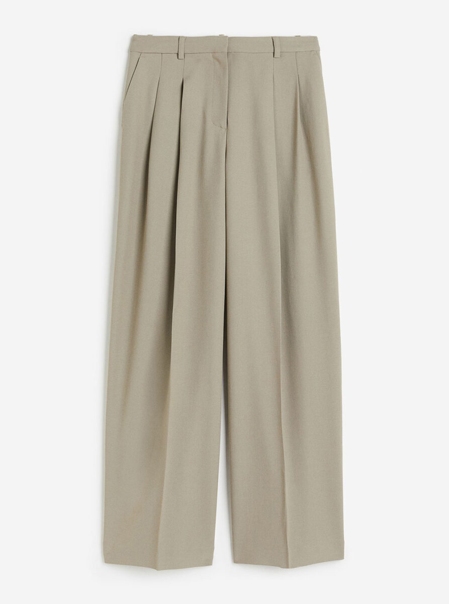 Galleria foto 'I pantaloni a palazzo sono sempre una certezza. Ecco le proposte su cui puntare ora…' - foto 2