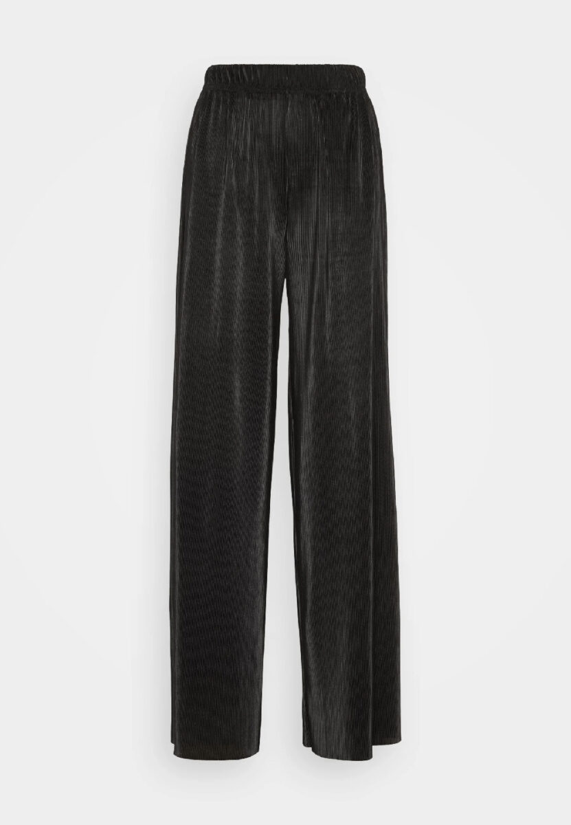 Galleria foto 'I pantaloni a palazzo sono sempre una certezza. Ecco le proposte su cui puntare ora…' - foto 3