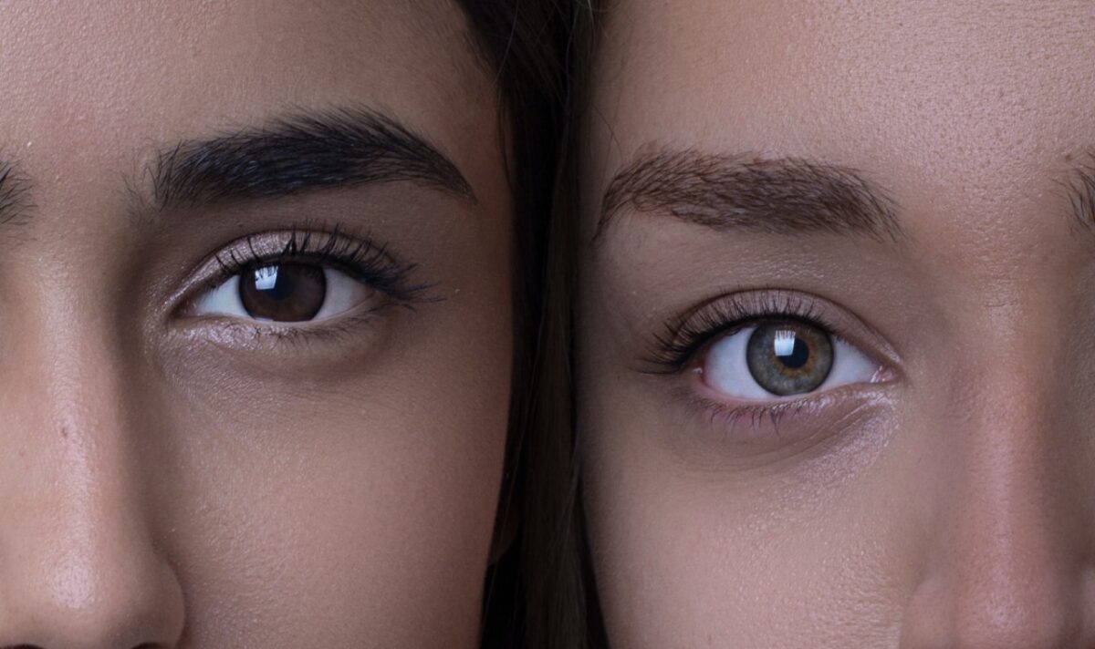 Galleria foto 'Come far ricrescere le sopracciglia più velocemente: 6 rimedi naturali super efficaci!' - foto 1