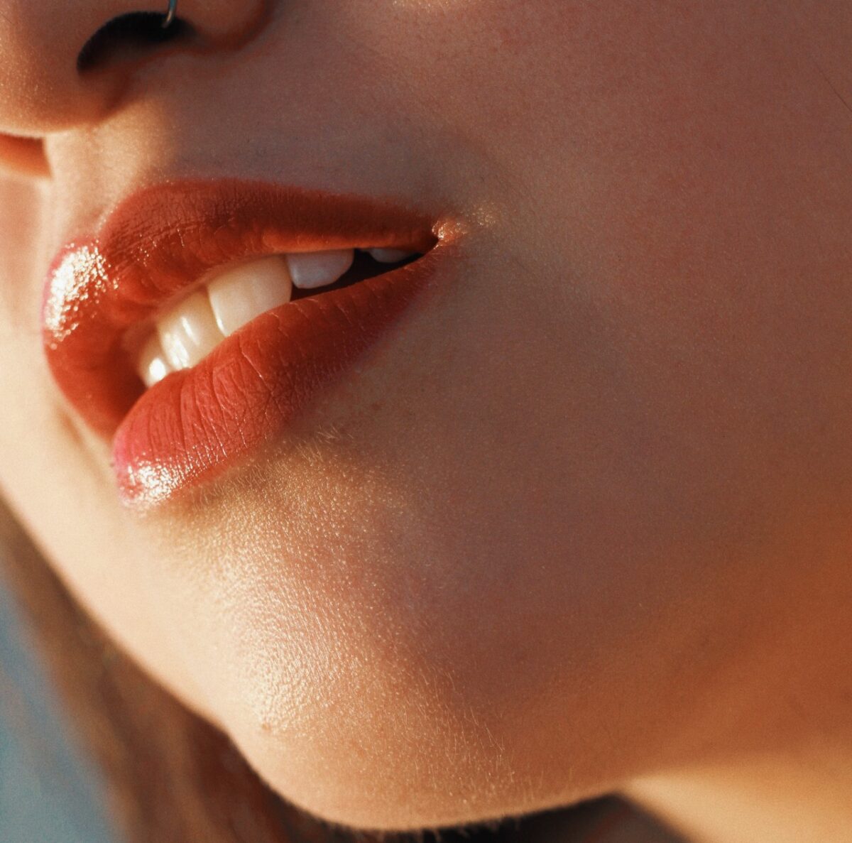 Galleria foto 'Tutto sul Trucco Semipermanente Labbra: scopri se fa male e quanto dura…' - foto 1