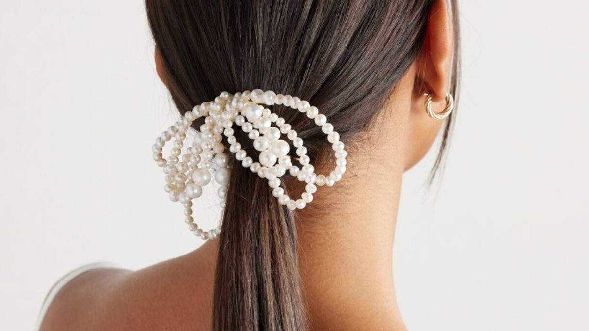 Questi accessori per capelli con perle sono davvero chic!