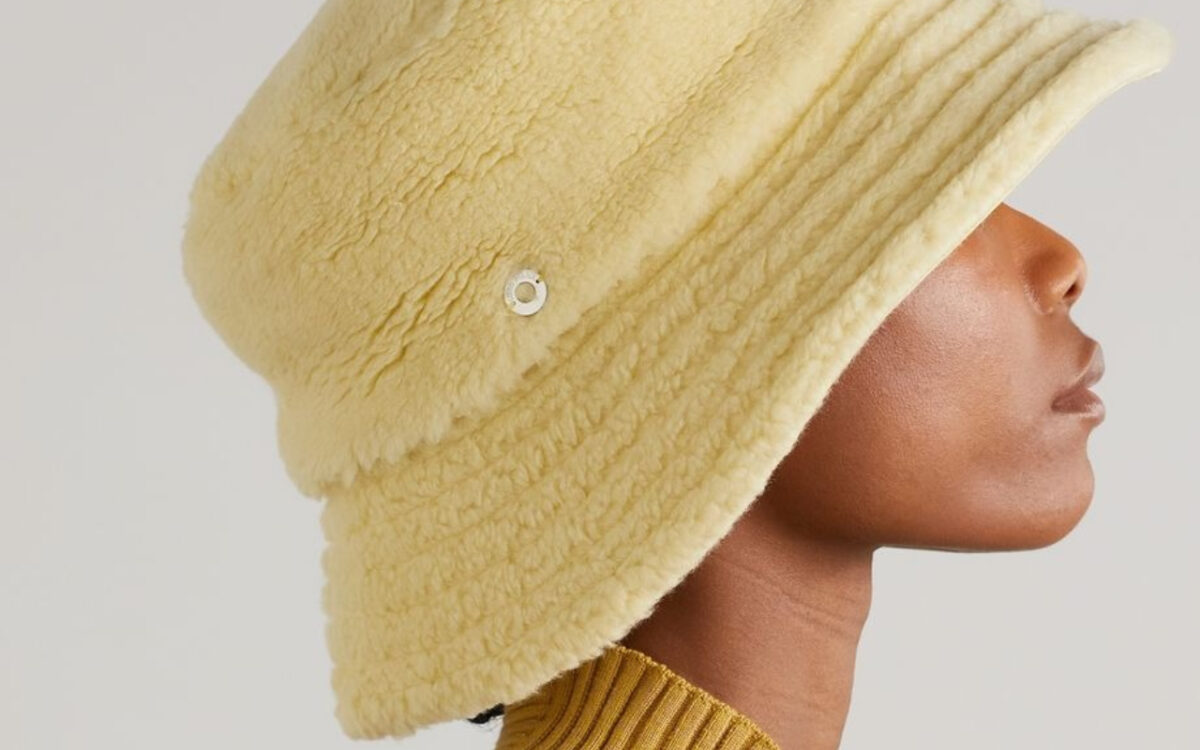 Il Cappello da pescatore con pelo è l’accessorio più cool del momento