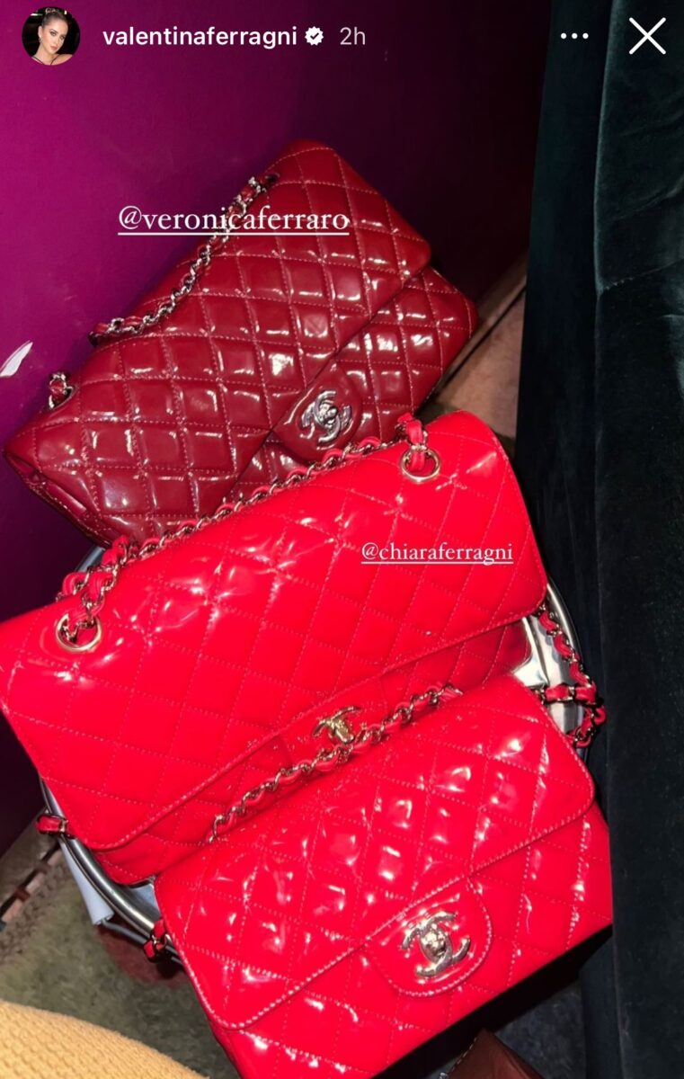 Galleria foto 'Chiara Ferragni: la borsa Chanel abbinata alle Amiche vale una fortuna, guarda' - foto 1