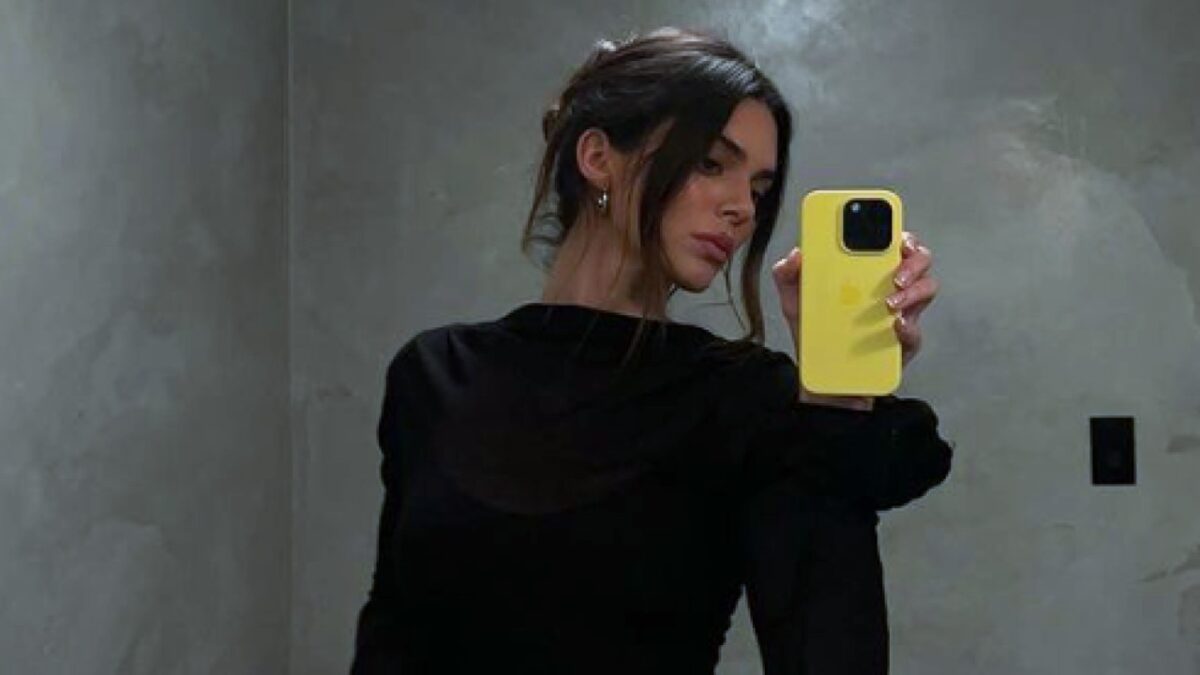 Kendall Jenner posa per Jacquemus: ecco la campagna natalizia del Brand super Lusso