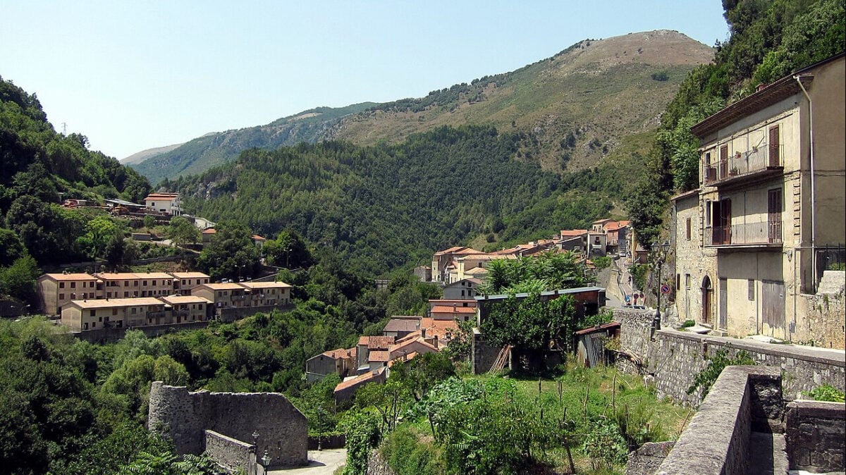 I Borghi sull’acqua dell’entroterra Calabro, sono piccoli tesori da scoprire