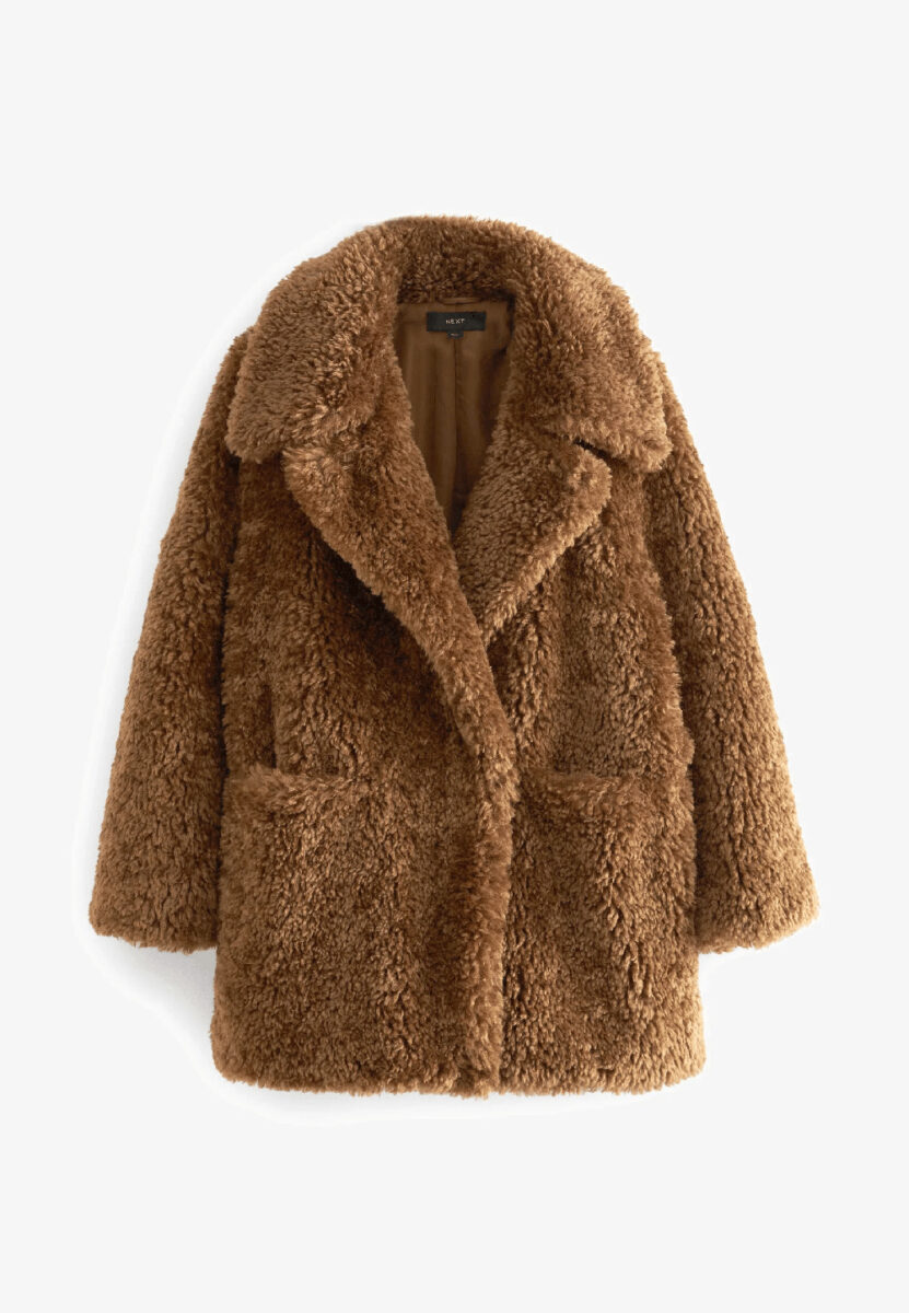 Galleria foto 'I cappotti Teddy sono ancora un must have! Ecco i più belli su cui puntare ora…' - foto 3