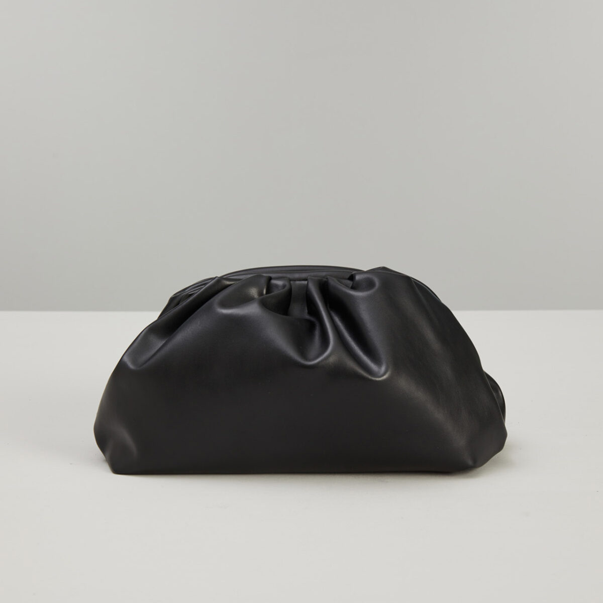 Galleria foto 'Ecco le clutch nere da mettere subito in wishlist!' - foto 6