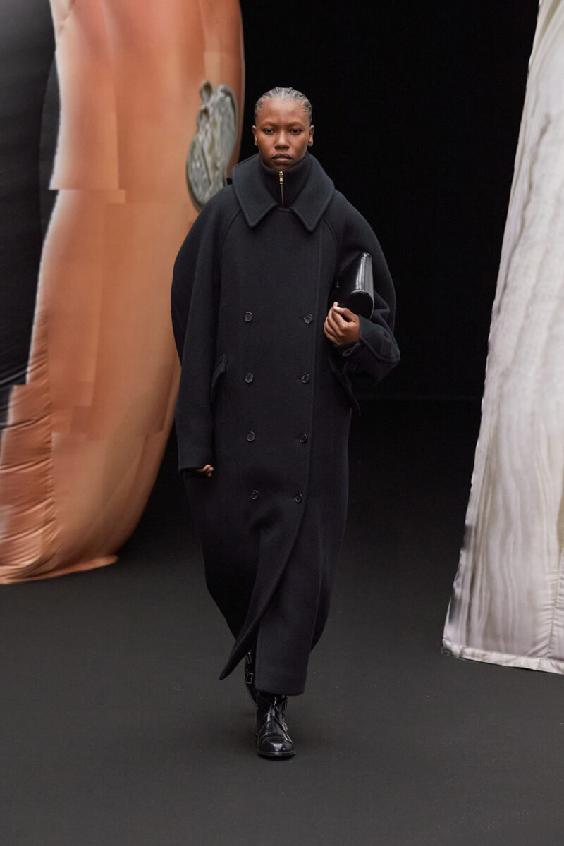 Galleria foto 'Ecco le clutch nere da mettere subito in wishlist!' - foto 12