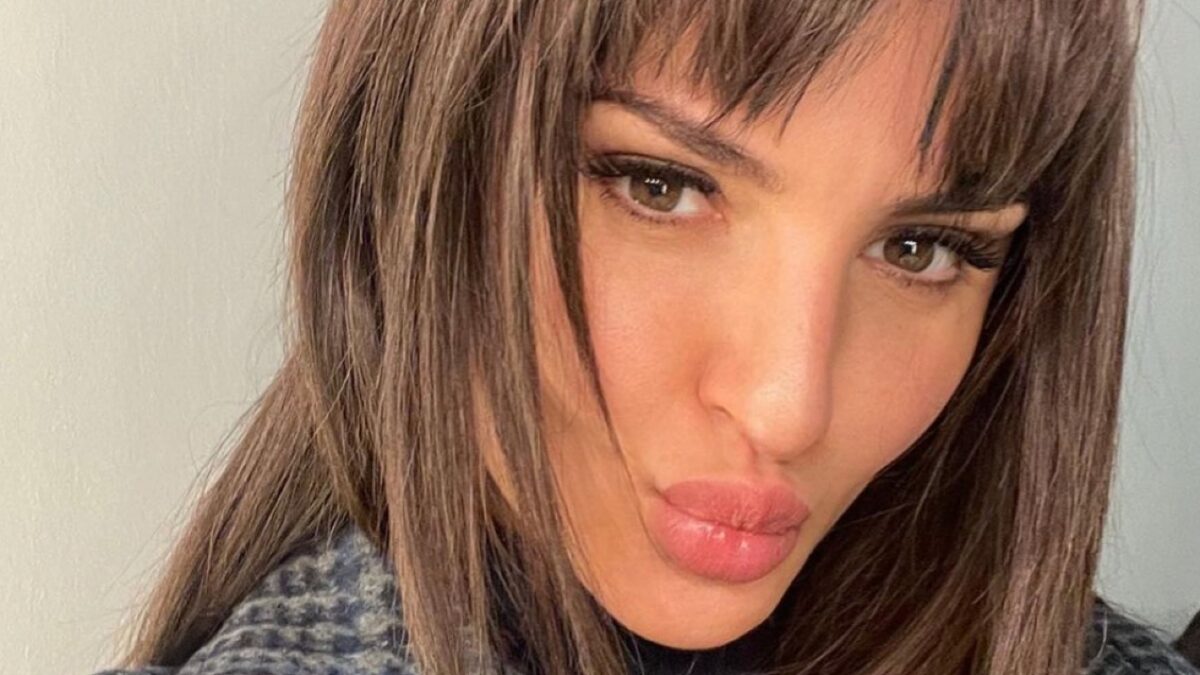 Arisa sceglie il Look griffato e costoso che fa impazzire tutti, guarda