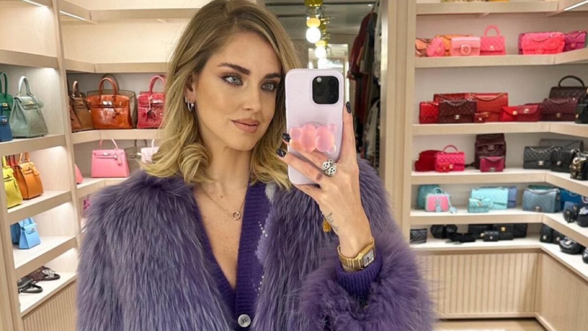 Chiara Ferragni con la Chanel vintage che vale una fortuna! (FOTO)