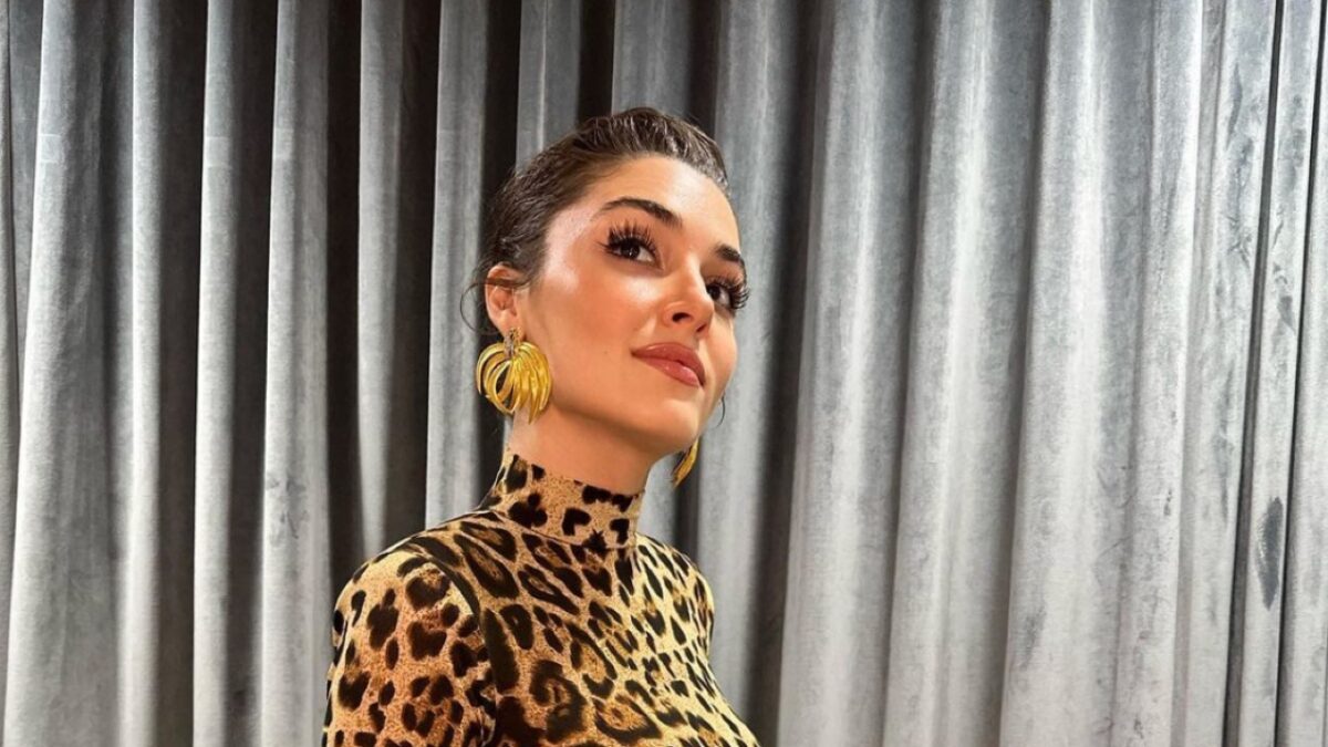 Hande Ercel, il suo Look leopardato costa un occhio della testa (FOTO)