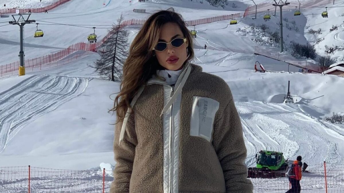 Ilary Blasi non rinuncia al lusso, vacanze a St. Moritz con look super griffati