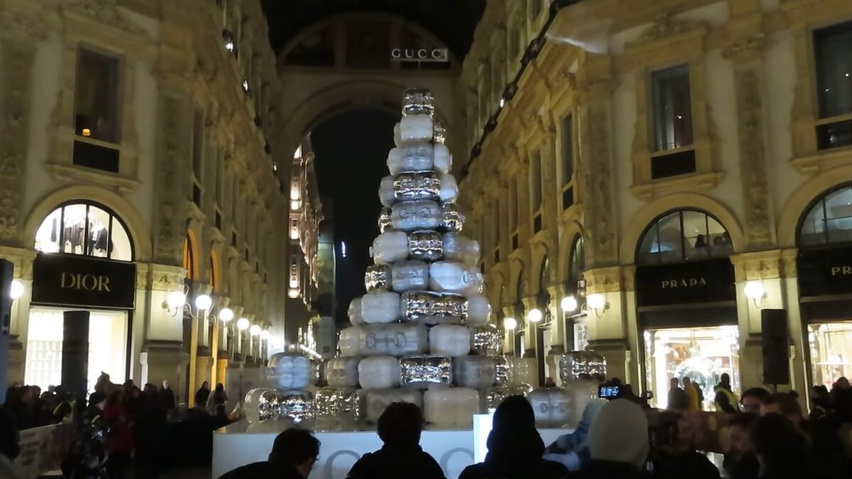 L’albero di Natale Gucci accende la Polemica: “E’ inguardabile”!