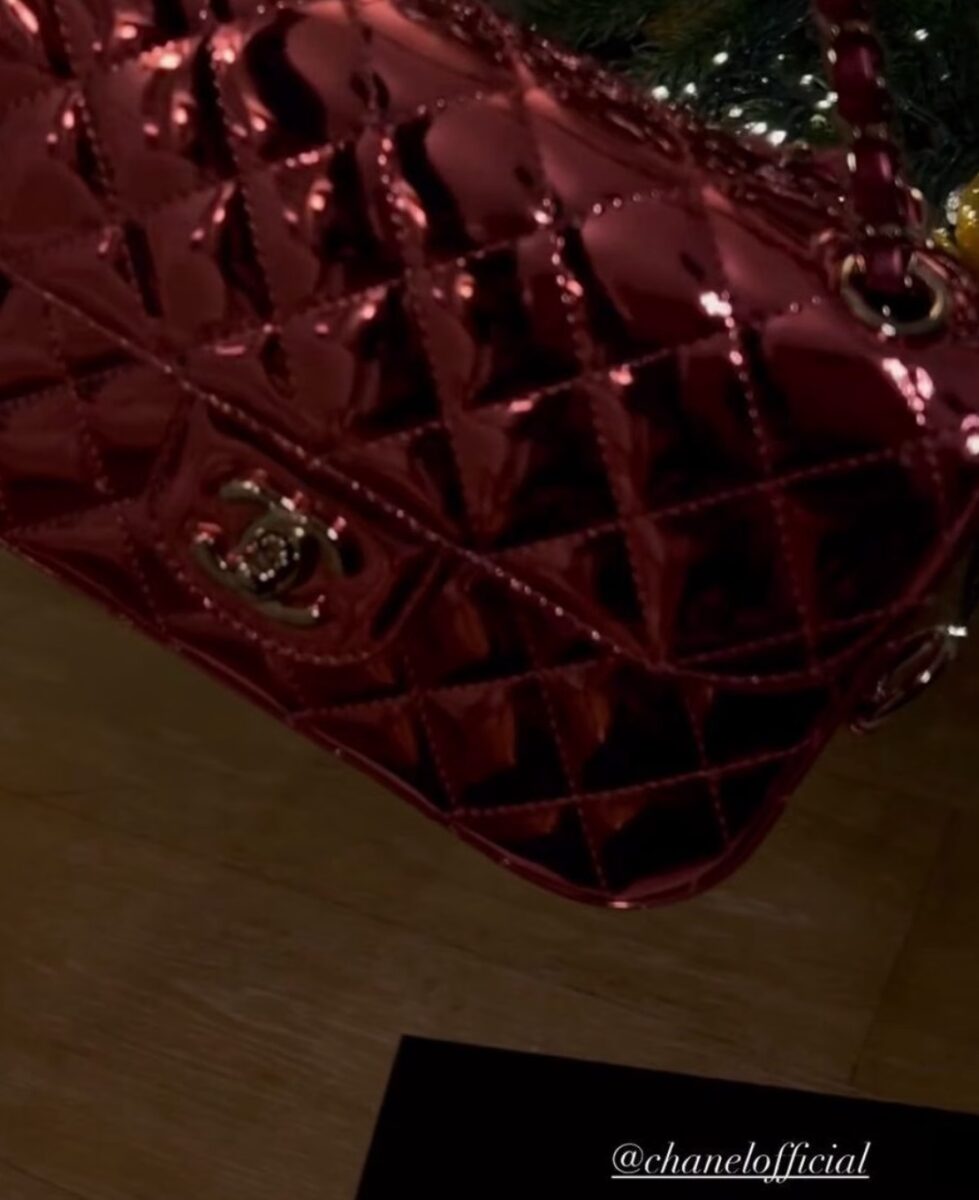 Galleria foto 'Belen Rodriguez, Elio le regala una Borsa griffata super lusso: ecco quanto costa' - foto 1