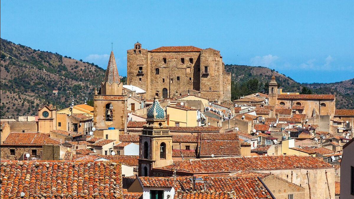 Ecco il piccolo borgo medievale siciliano più amato per le gite invernali!