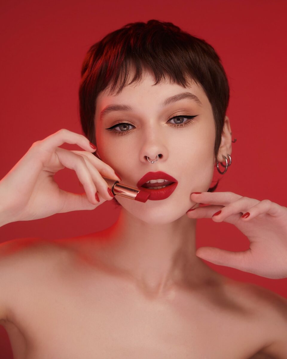 Galleria foto 'Simone Belli, il Make Up Artist delle Star, ci svela i Trend per le Feste e le Novità 2024' - foto 4