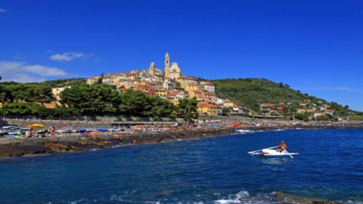 Un’autentica perla sul Mar Ligure, scopri subito questo Borgo da sogno..