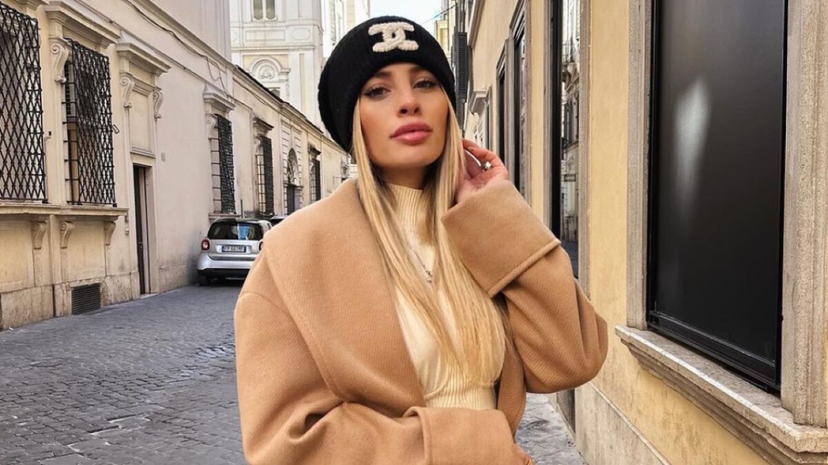 Chiara Nasti all’Olimpico con il Look Louis Vuitton che costa un capitale
