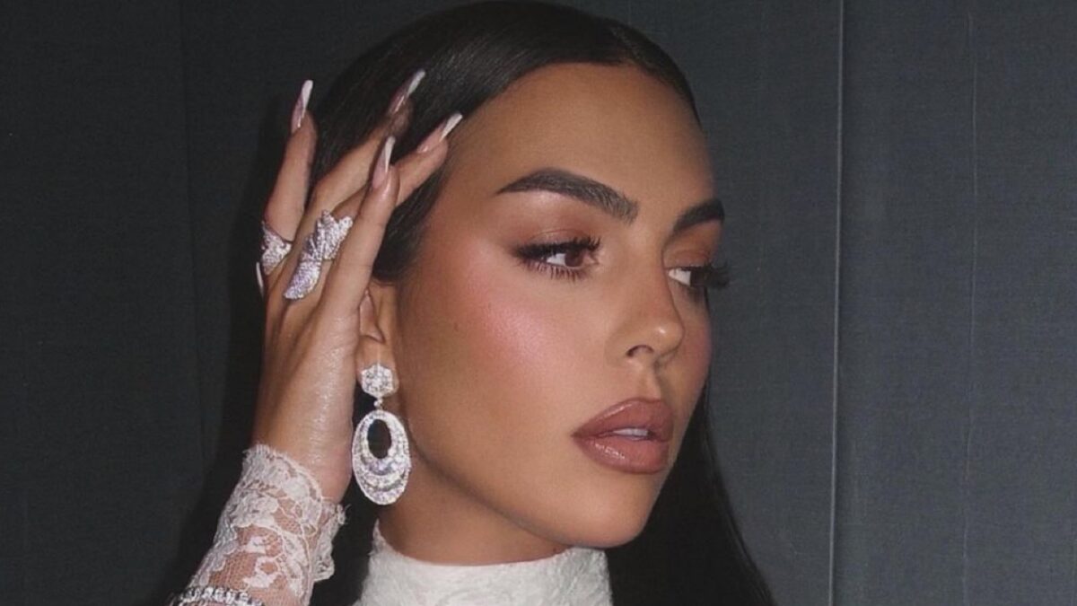Georgina Rodriguez, sul red carpet sfoggia Diamanti e un abito di cristalli: che lusso!