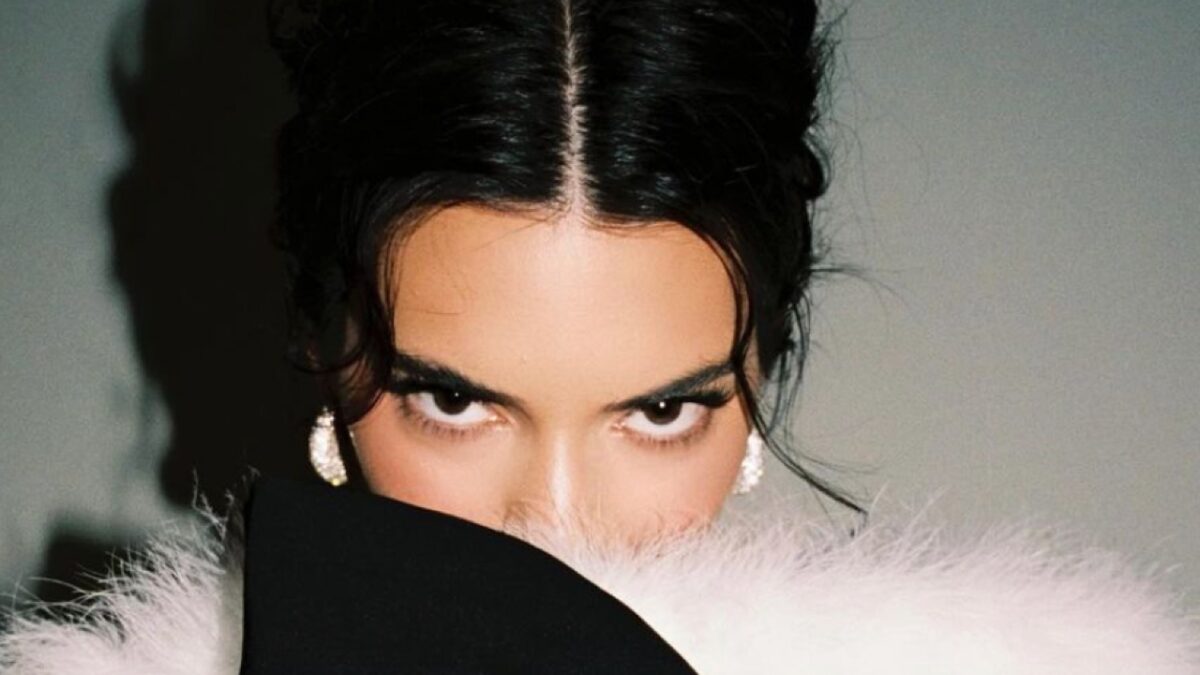 Kendall Jenner promuove l’E-Commerce di lusso con le nuove foto da vera Lady ad Aspen