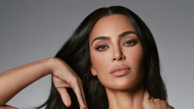 Kim Kardashian fa la sua apparizione alla Paris Fashion Week, che diva