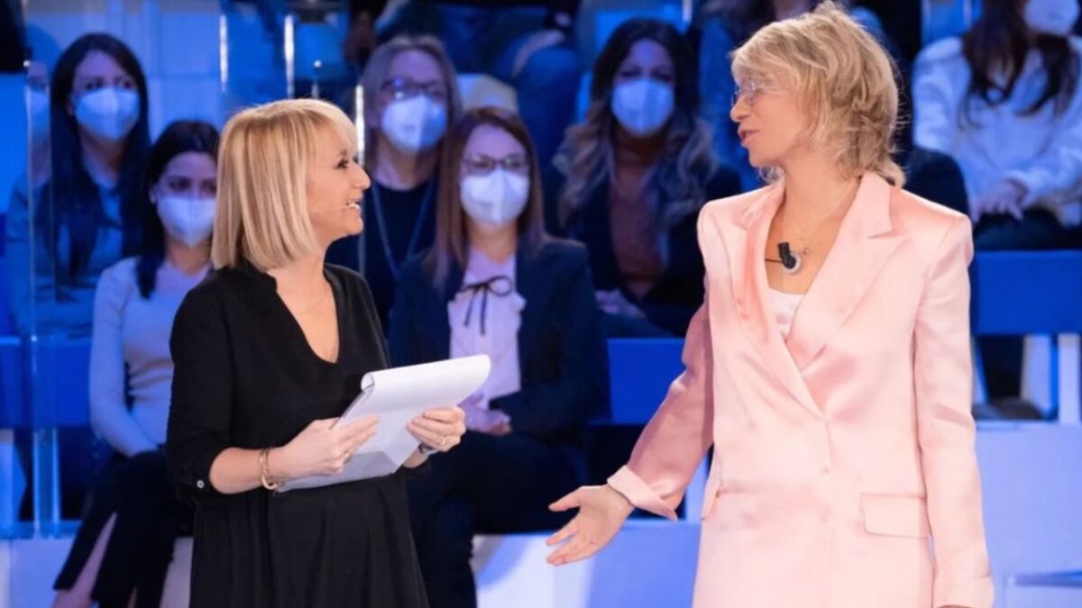 Maria De Filippi, per la prima puntata di C’è Posta per Te sceglie la Giacca deluxe: quanto costa?