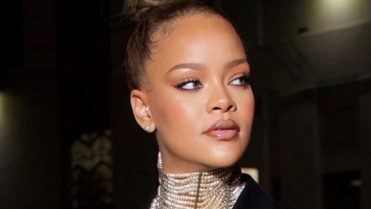 Rihanna lancia la collezione Lingerie per San Valentino, quanto costa