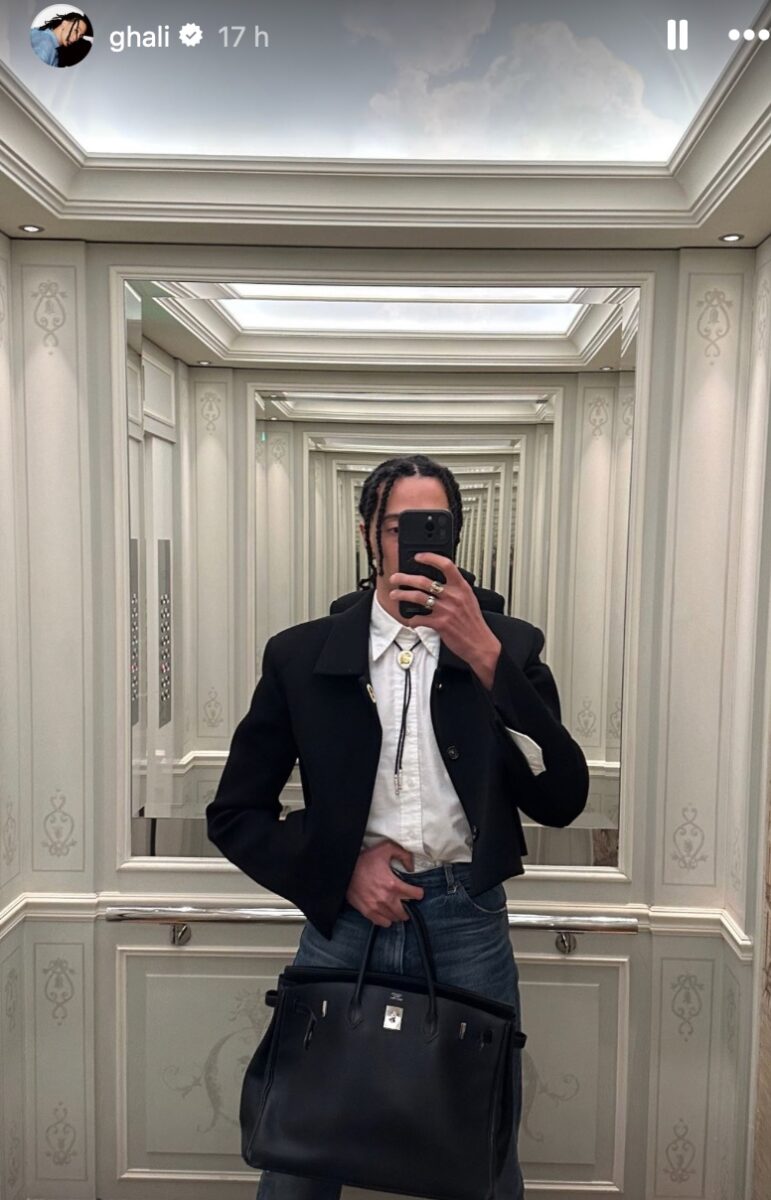 Galleria foto 'Ghali sfoggia la borsa extra lusso, è uno dei modelli più amati dalle Star!' - foto 1