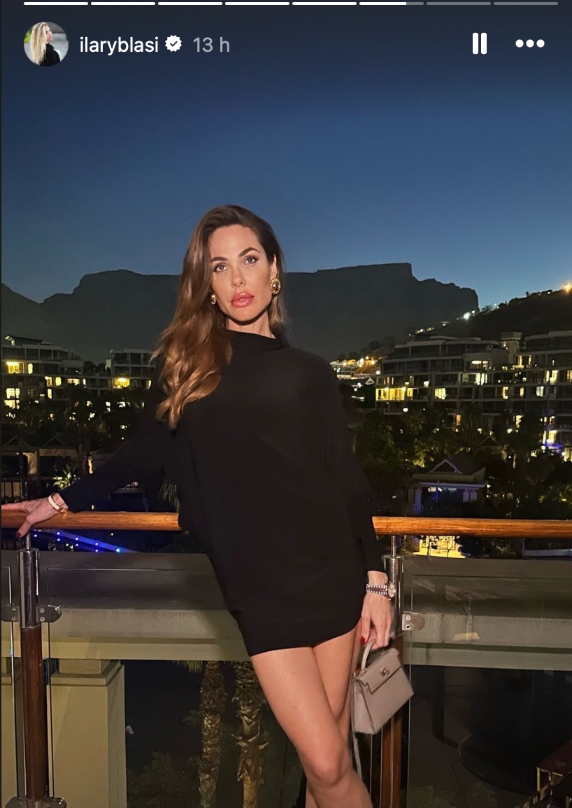 Galleria foto 'Ilary Blasi, fuga d’amore con la borsa griffata che vale un capitale!' - foto 1