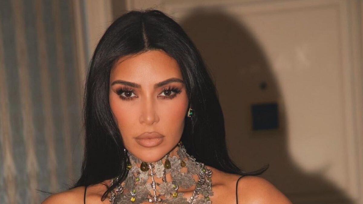 Kim Kardashian con il lussuoso corsetto Mugler fa scoppiare una nuova Polemica
