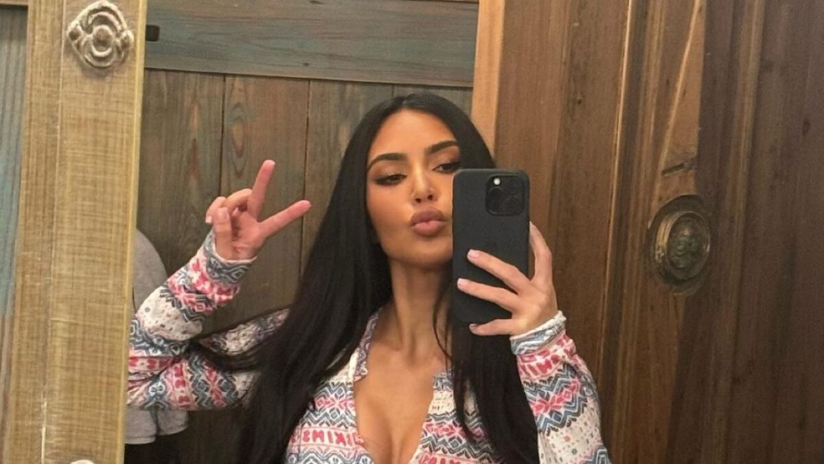 Kim Kardashian con l’outfit Prada, lusso e sensualità (FOTO)