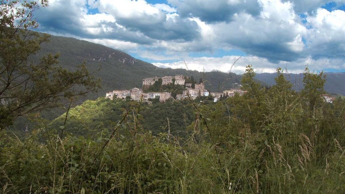 È in questo borgo uno dei castelli più belli del Lazio, assolutamente da scoprire