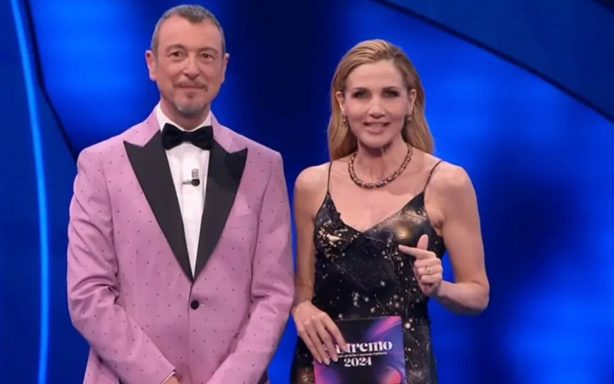 Sanremo 2024, Lorella Cuccarini celebra la moda italiana con dei favolosi abiti vintage