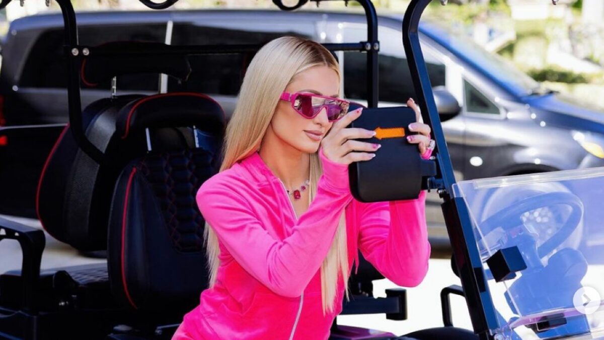 Paris Hilton non bada a spese per il Van e la Golf Cart personalizzata!