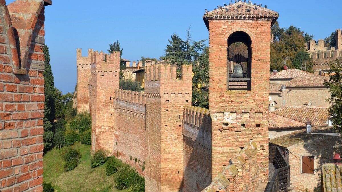 Tra i borghi e i castelli delle Marche, un viaggio ad alto tasso emozionale