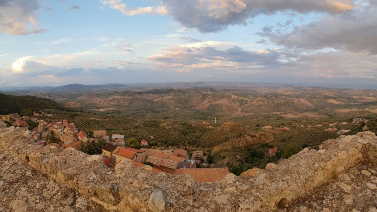 Tra mare e montagna uno dei Borghi della Calabria più autentica!