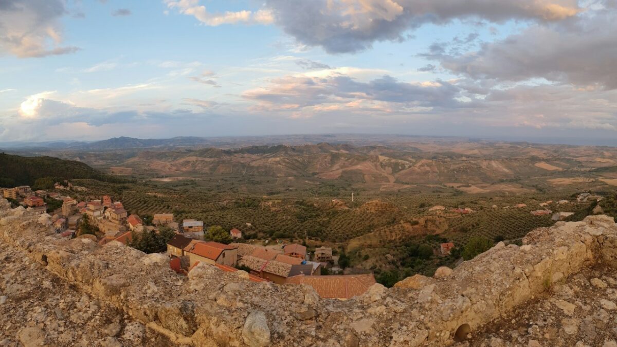 In questo Borgo calabro di soli 60 abitanti si parla un’antica lingua estinta. Da non credere!