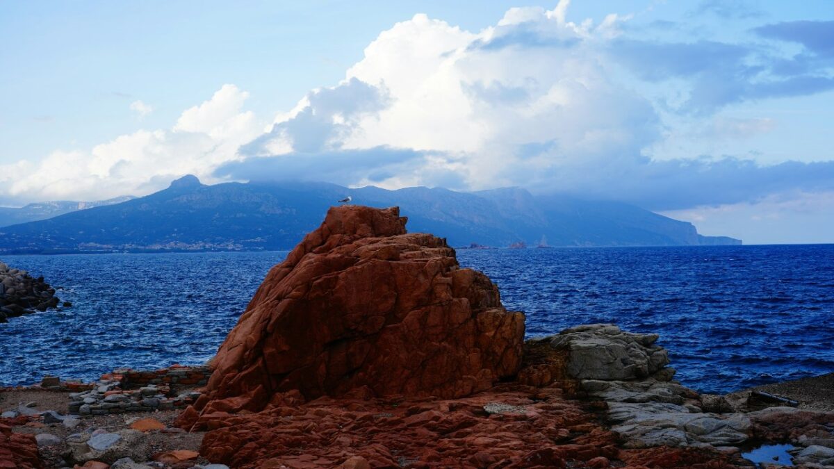 Un Borgo unico incastonato tra le montagne dell’entroterra Sardo