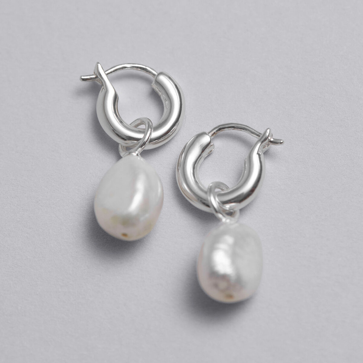 Galleria foto 'Gli orecchini a cerchio sono il big comeback di questo 2024' - foto 6